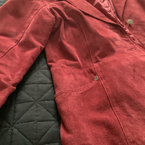 Fall 2025 colour trend

Burgundy / Maroon Vintage BUM Equipment suede jacket - Picture 4 of 10